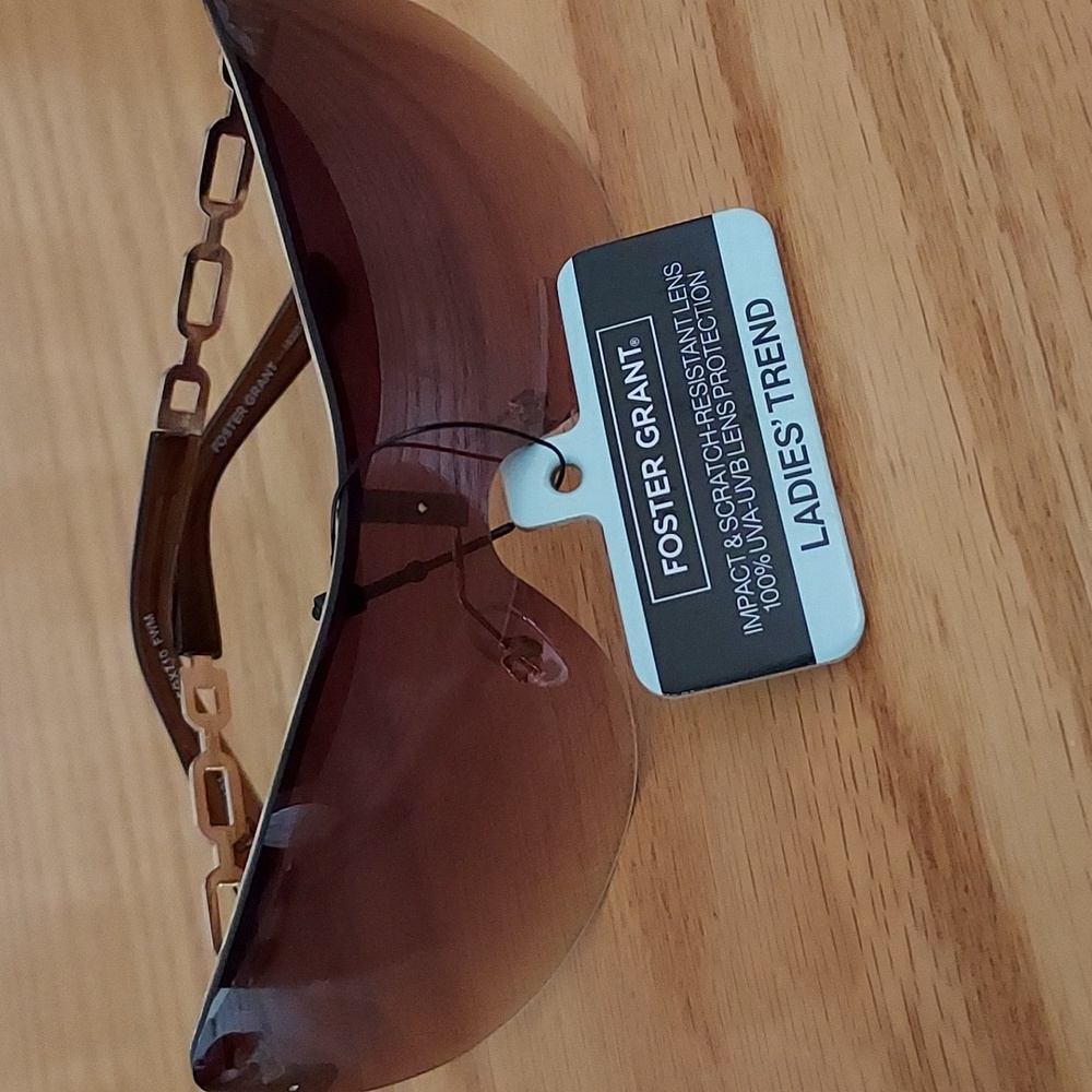 NWT, Foster Grant women's sunglasses